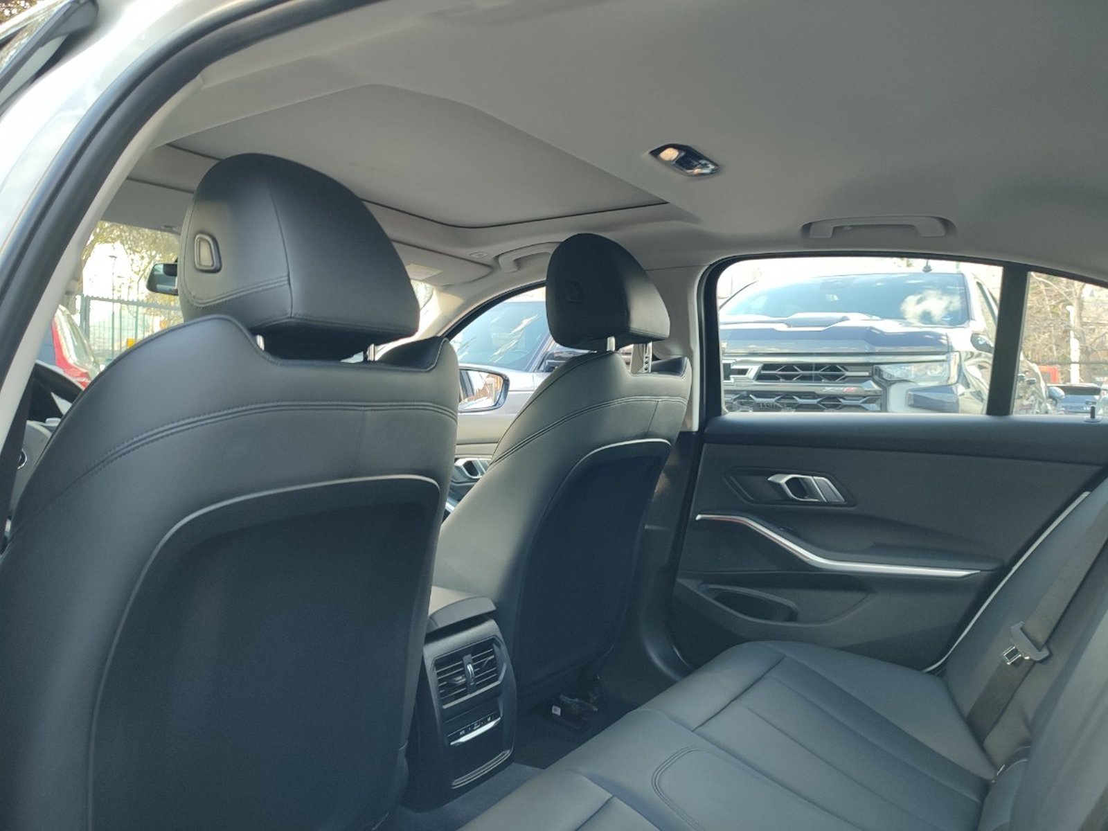 BMW 320D SPORT SEDAN 2.0 AT 2021 - Imagen 9 de 17