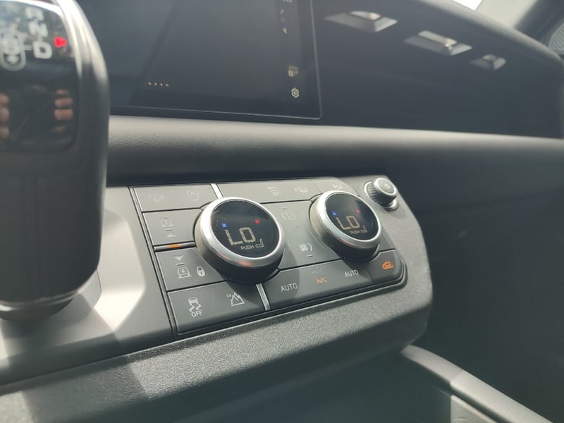 Land Rover DEFENDER X-DYNAMIC S 3.0 4WD 2024 - Imagen 16 de 16