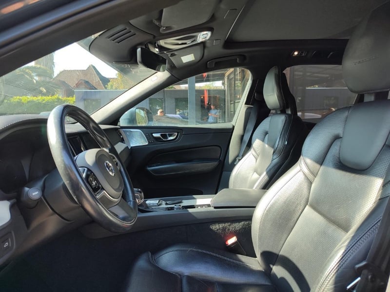 Volvo XC60 D5 INSCRIPTION 2.0 4WD 2018 - Imagen 10 de 17