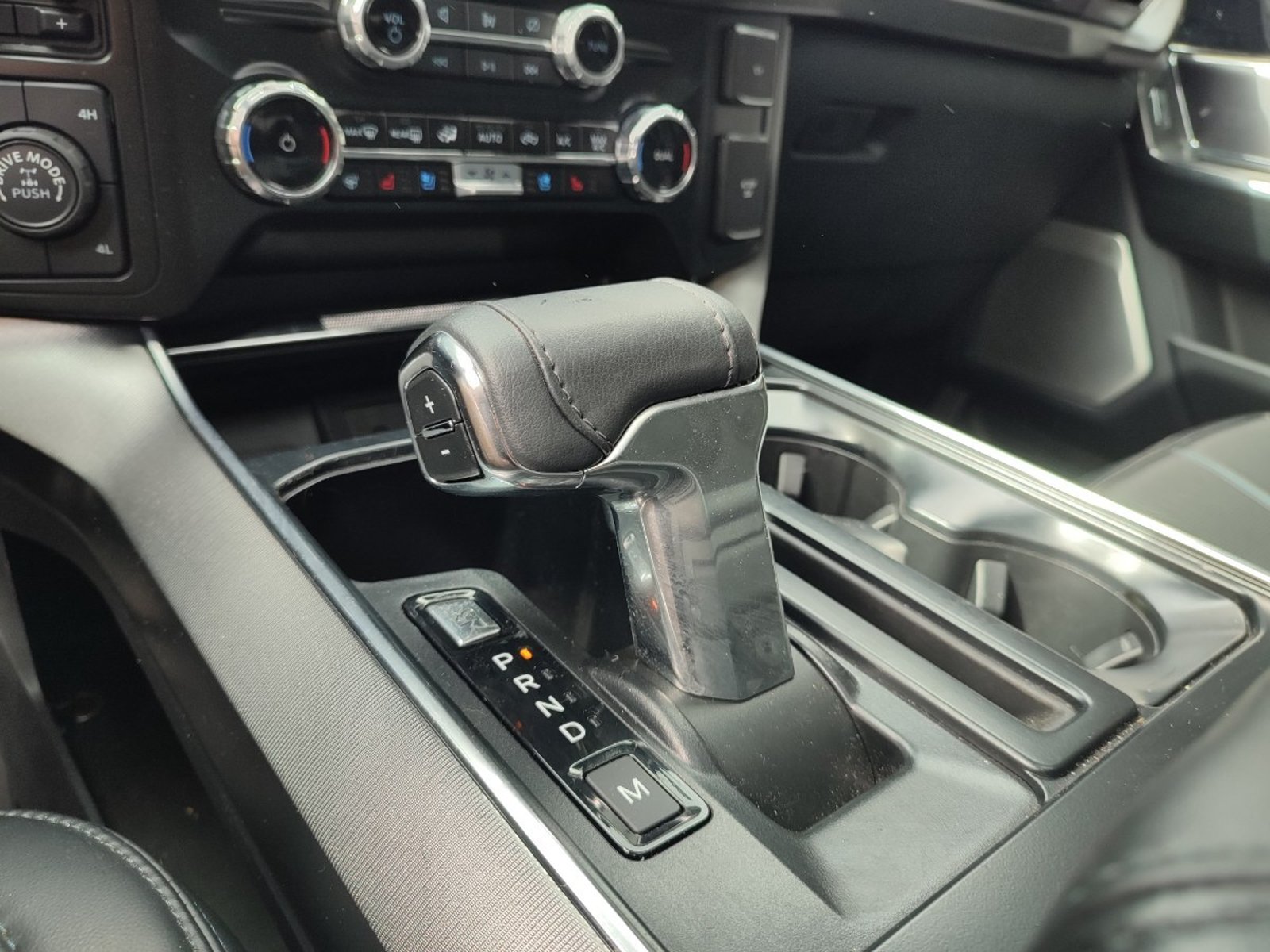 Ford F-150 PLATINUM 3.5 4X4 2025 - Imagen 14 de 18