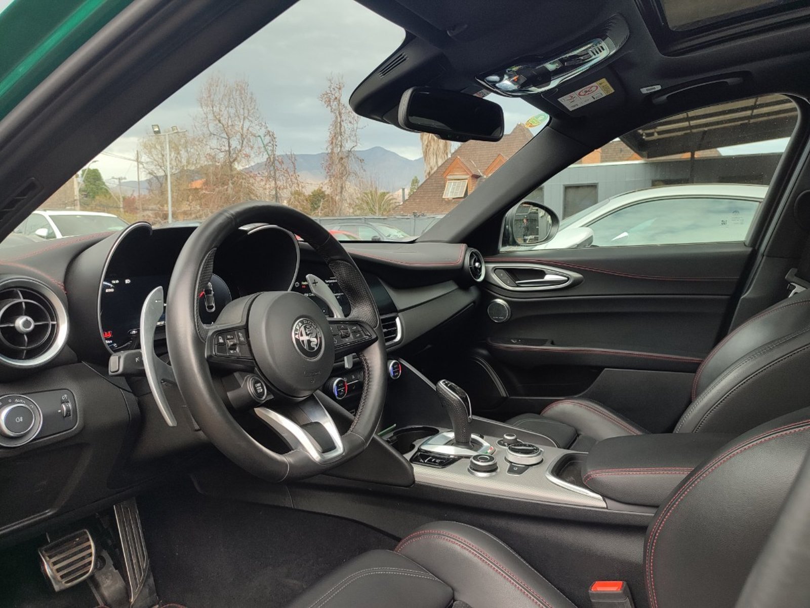 Alfa Romeo GIULIA VELOCE 2.0 TURBO 280 HP 2025 - Imagen 9 de 17