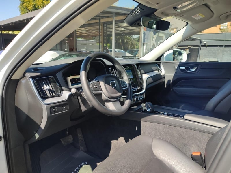 Volvo XC60 B5 II MOMENTUM 2.0 4WD 2022 - Imagen 9 de 15