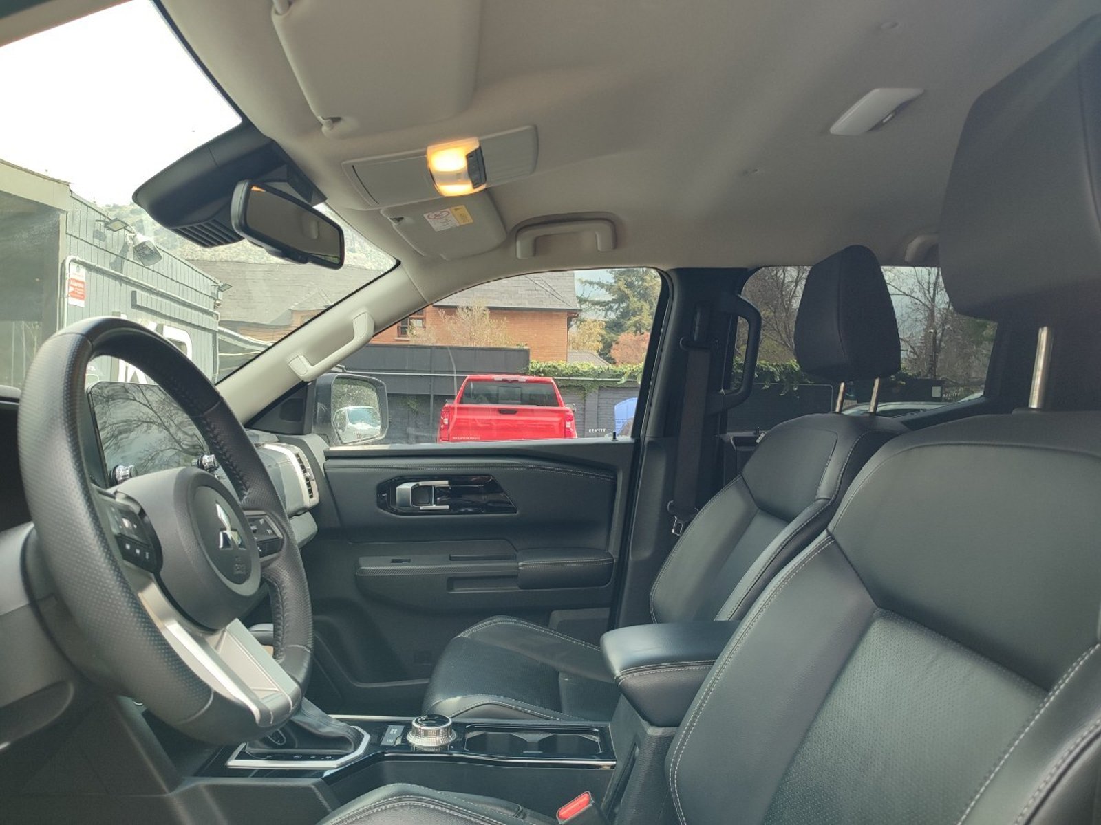 Mitsubishi L200 DAKAR XR 4X4 2.4 AT 2025 - Imagen 12 de 18