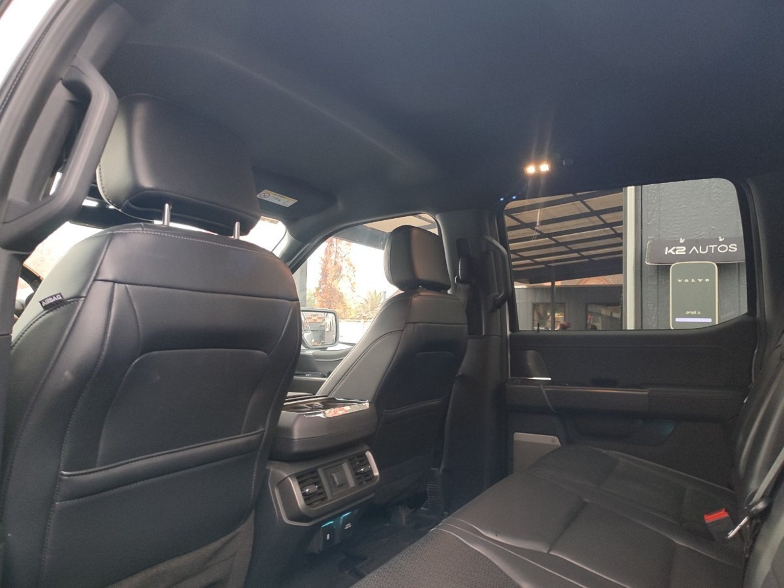 FORD F-150 LARIAT BLACK 5.0 V8 4X4 2025 - Imagen 9 de 15
