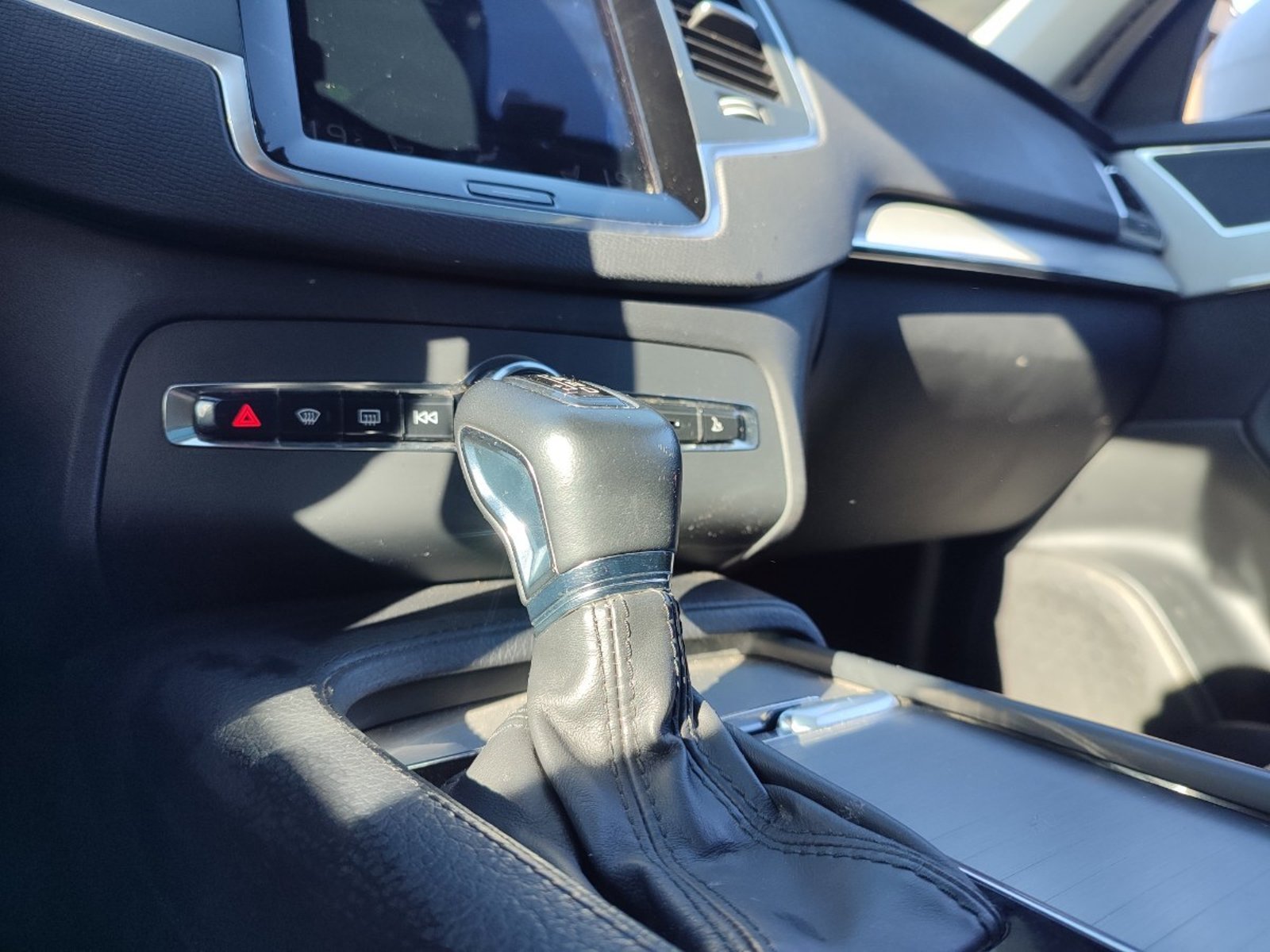 VOLVO XC90 D5 MOMENTUM 2.0 4WD 2022 - Imagen 12 de 17