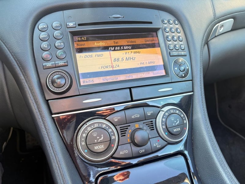 Mercedes-Benz SL 500 CABRIO 5.5 AUT 2011 - Imagen 15 de 17