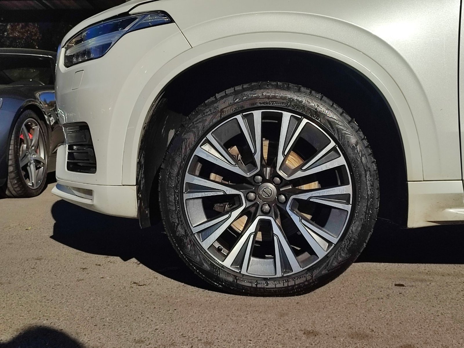 VOLVO XC90 D5 MOMENTUM 2.0 4WD 2022 - Foto 4 de 17