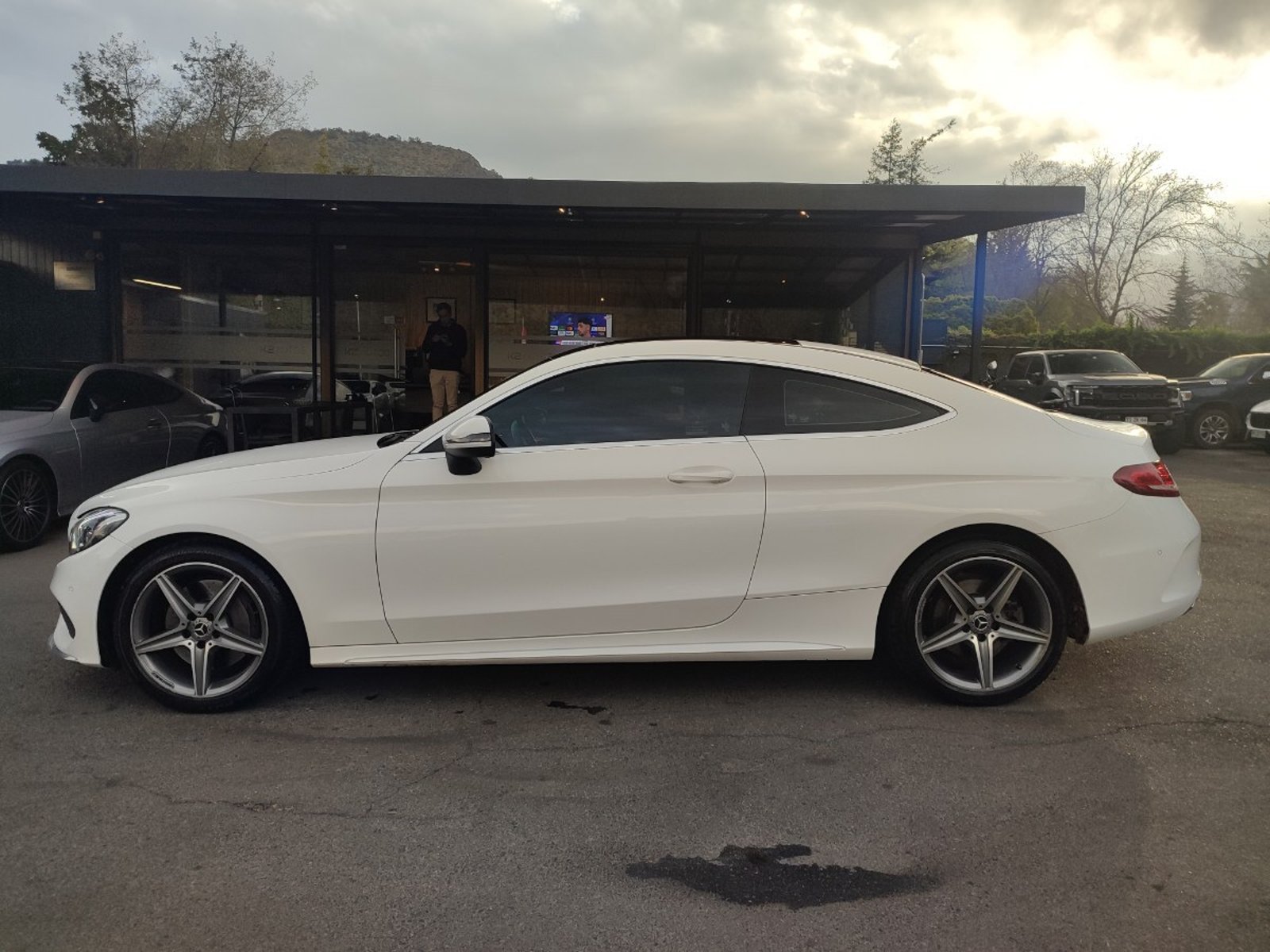 Mercedes-Benz C300 COUPE 2.0 AT 2017 - Foto 5 de 16