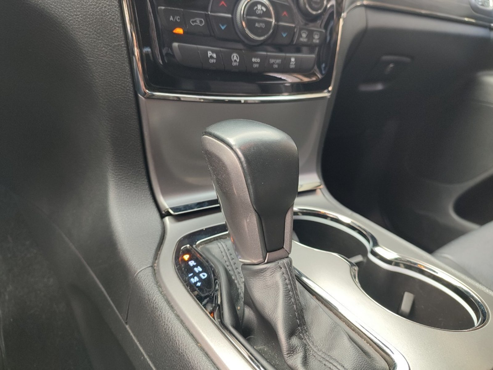 Jeep GRAND CHEROKEE LIMITED X 3.6 4X4 2022 - Imagen 13 de 17
