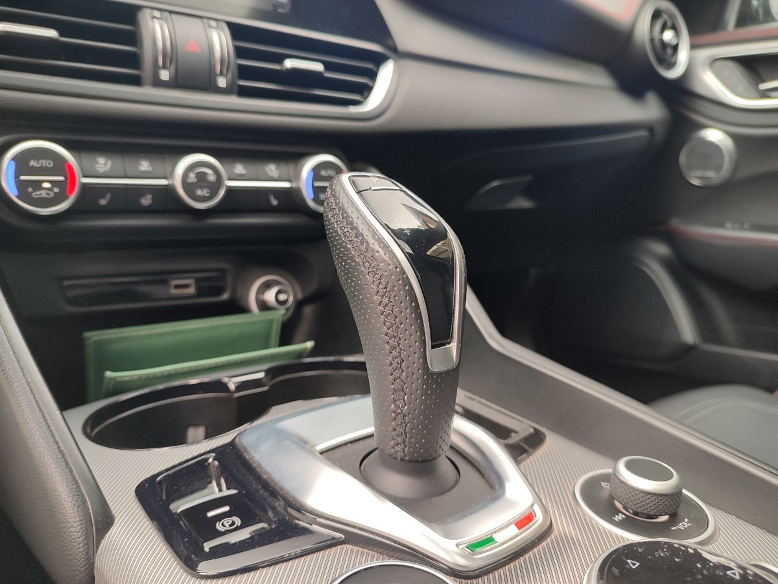 Alfa Romeo GIULIA VELOCE 2.0 TURBO 280 HP 2025 - Imagen 12 de 17