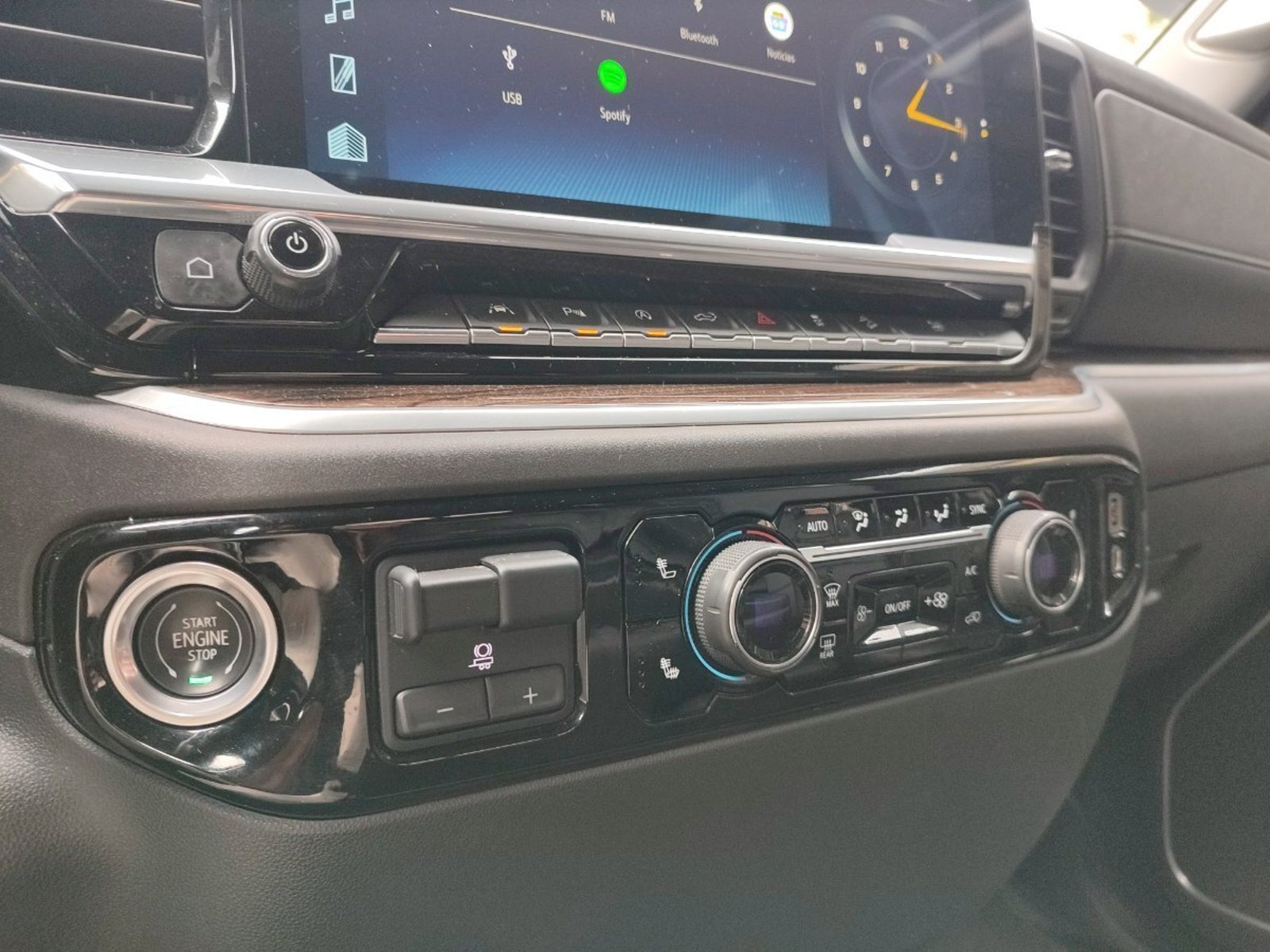 Chevrolet SILVERADO TRAIL BOSS Z71 5.3 4X4 2023 - Imagen 13 de 16