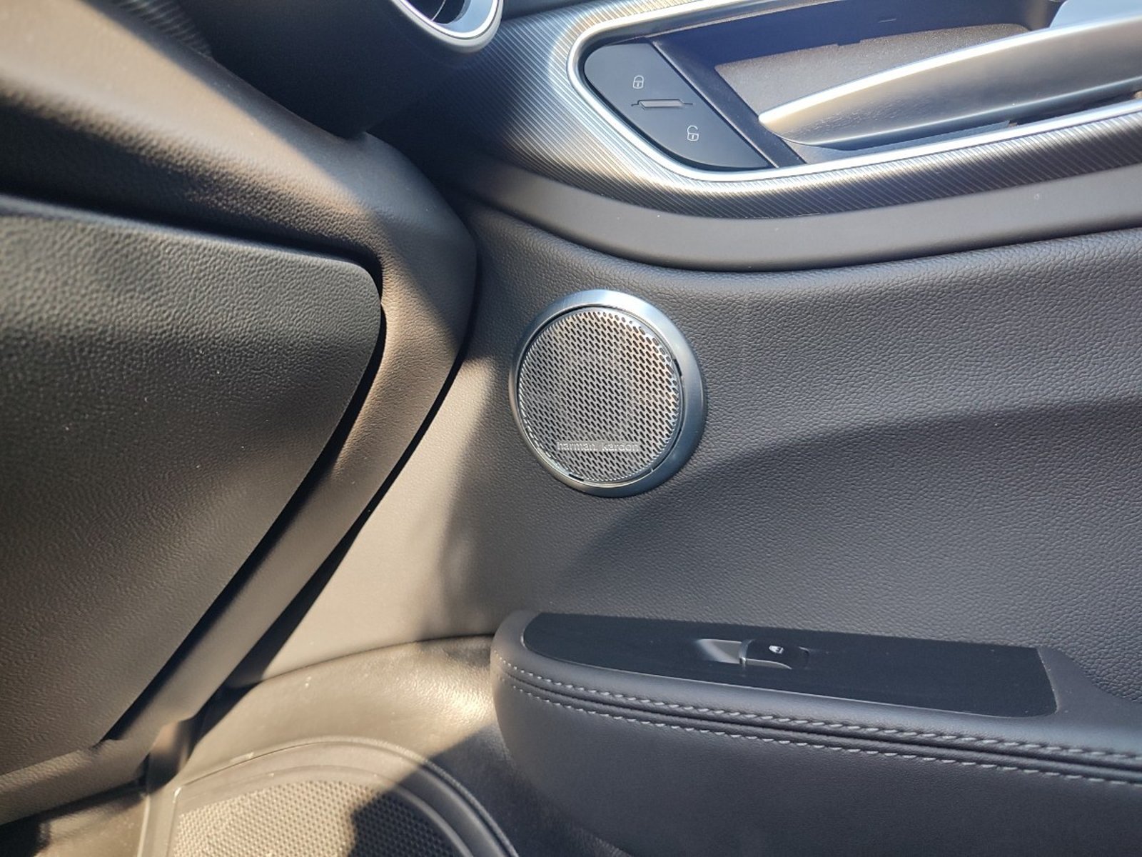 ALFA ROMEO GIULIA VELOCE 2.0 TURBO 280 HP 2024 - Imagen 15 de 19