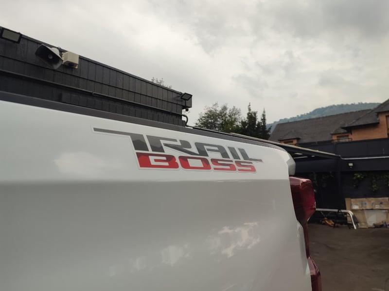 Chevrolet SILVERADO LT TRAILBOSS 5.3 4X4 2024 - Imagen 6 de 17