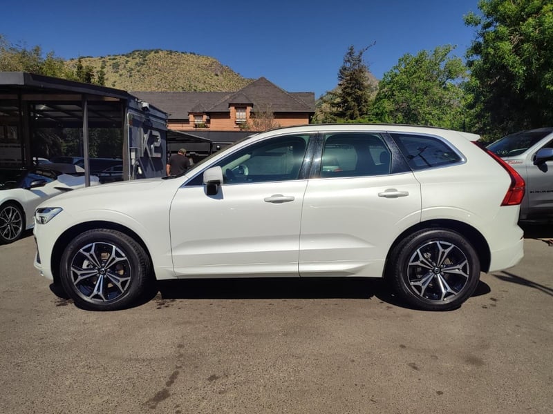 Volvo XC60 B5 II MOMENTUM 2.0 4WD 2022 - Imagen 4 de 15