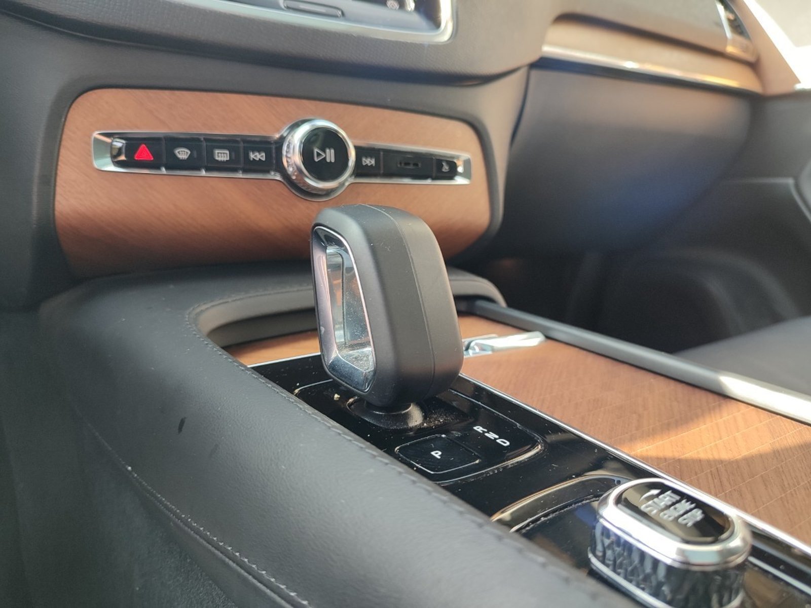 VOLVO XC90 T8 PLUS MHEV 2.0 4X4 2024 - Imagen 14 de 17