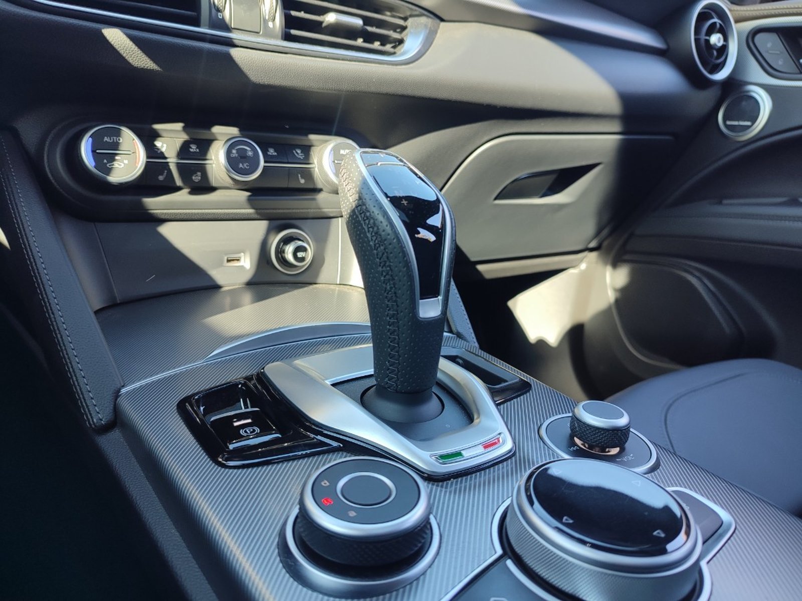ALFA ROMEO STELVIO VELOCE 2.0 TURBO 280 HP 2025 - Imagen 15 de 19