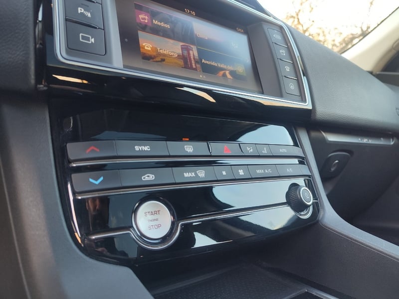 Jaguar F-PACE PRESTIGE 2.0D 4X4 2019 - Imagen 15 de 17