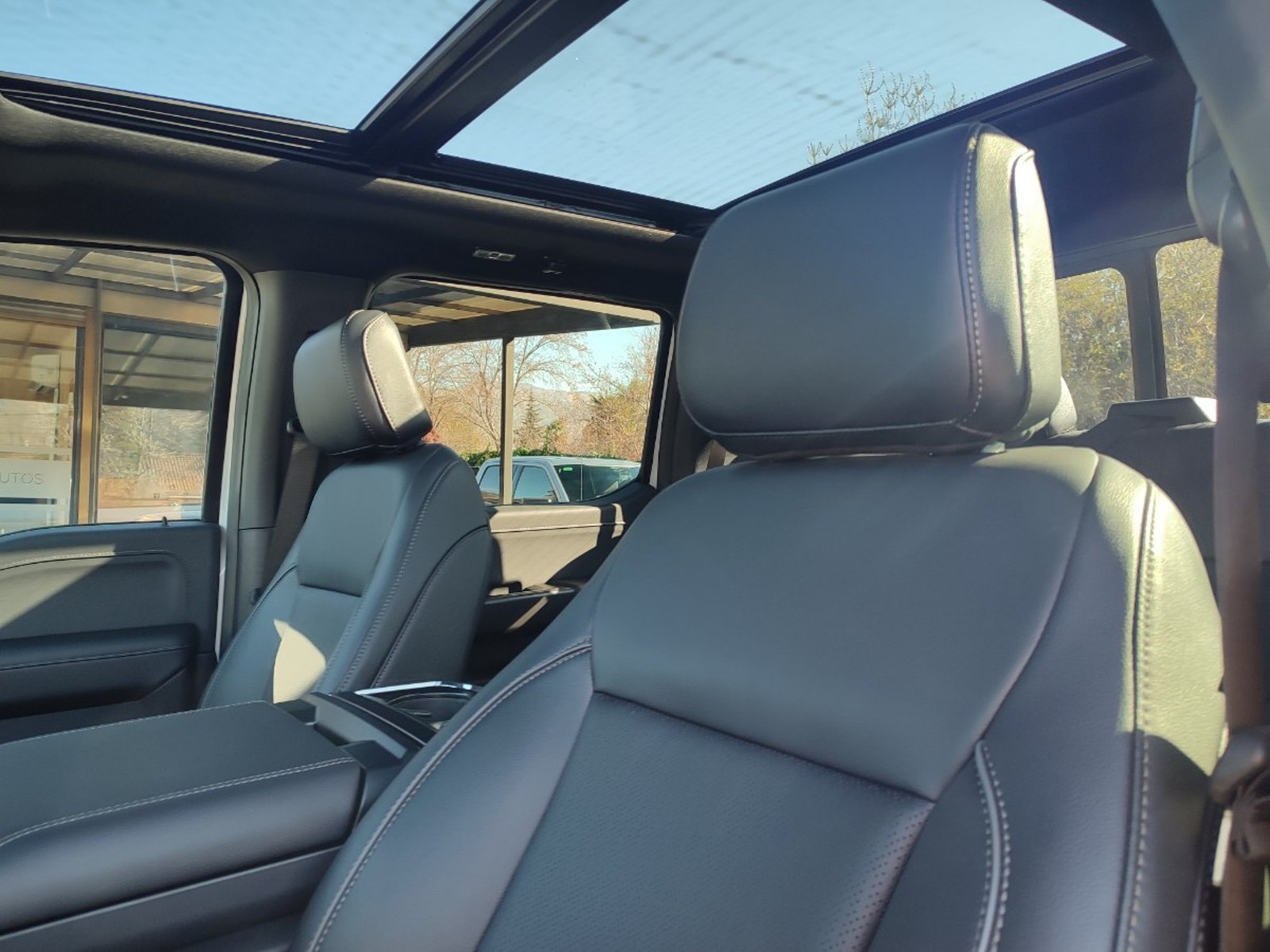 FORD F-150 LARIAT BLACK 5.0 V8 4X4 2026 - Imagen 14 de 19