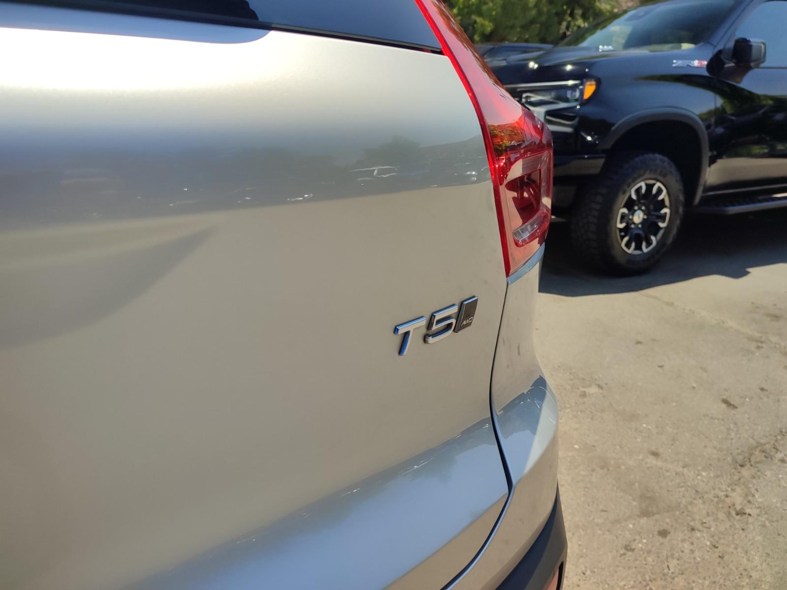 VOLVO XC40 T5 MOMENTUM PLUS 4WD 2.0 2019 - Imagen 9 de 17