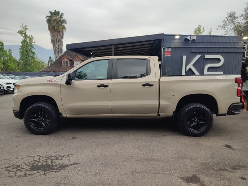 Chevrolet SILVERADO LT TRAILBOSS 5.3 4X4 2023 - Imagen 4 de 17