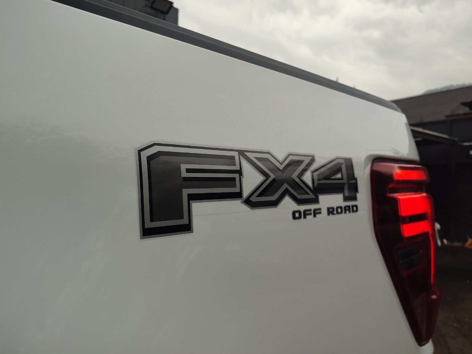 FORD F-150 LARIAT BLACK 5.0 V8 4X4 2025 - Imagen 6 de 15