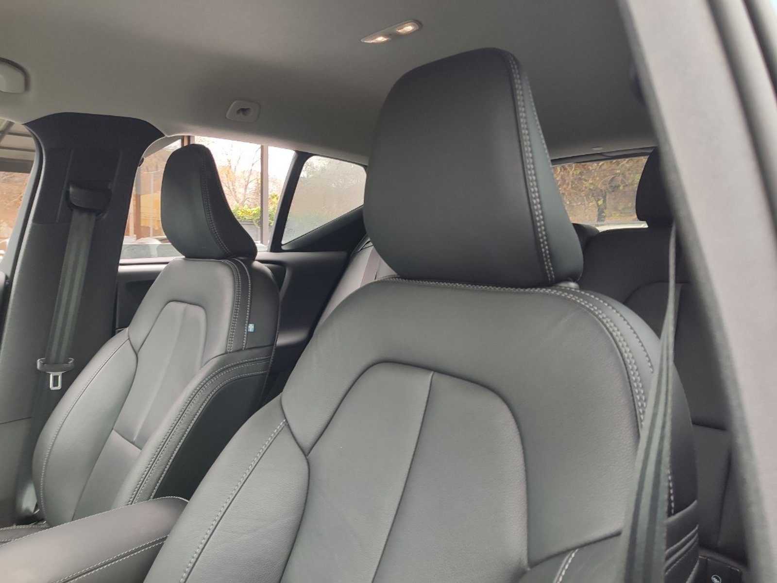 VOLVO XC40 B4 PLUS 2.0 MHEV 2024 - Imagen 13 de 17