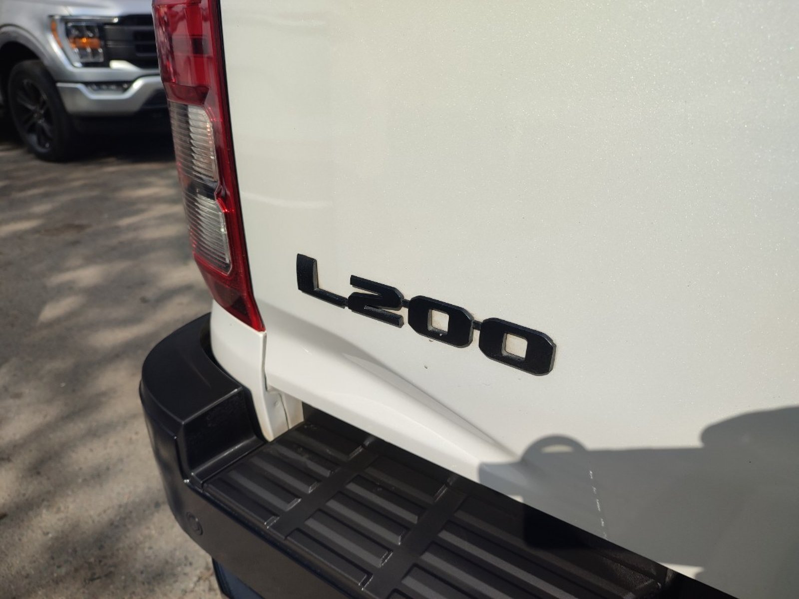 Mitsubishi L200 DAKAR XR 4X4 2.4 AT 2025 - Imagen 9 de 18