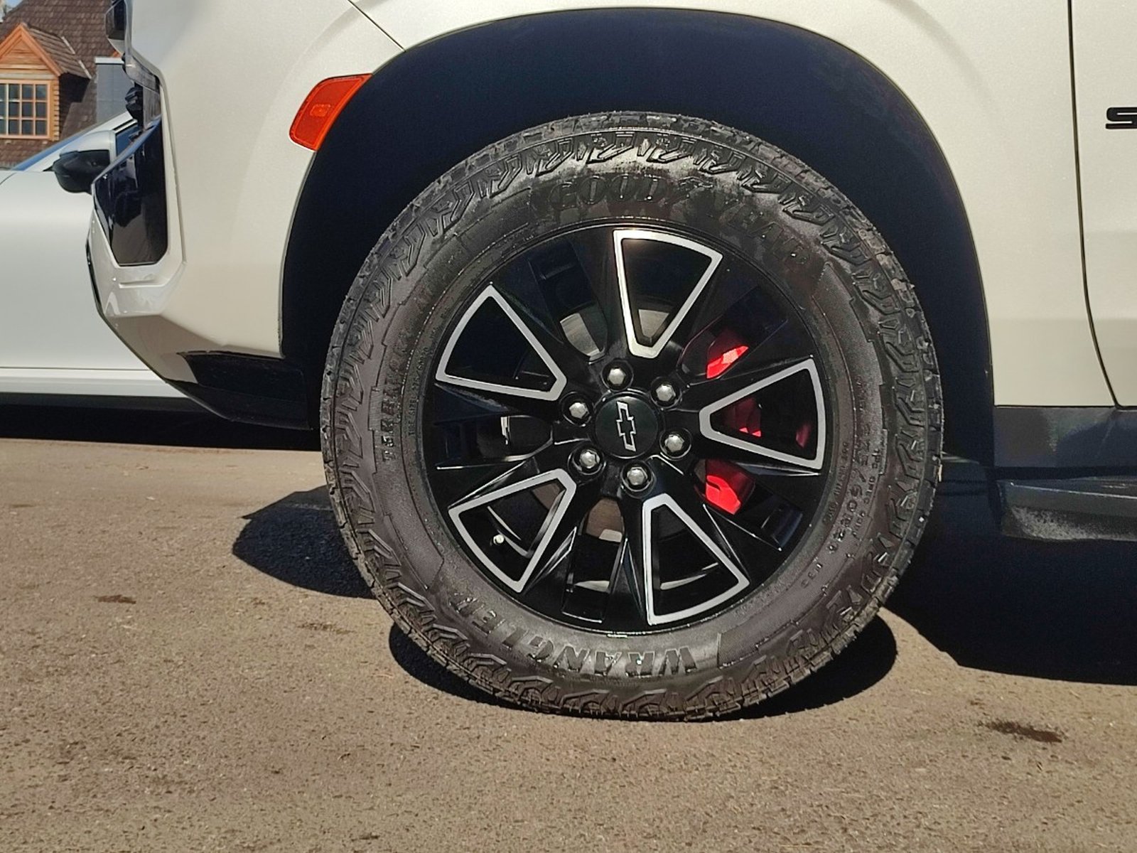 Chevrolet SUBURBAN Z71 5.3 4WD 2025 - Imagen 4 de 18