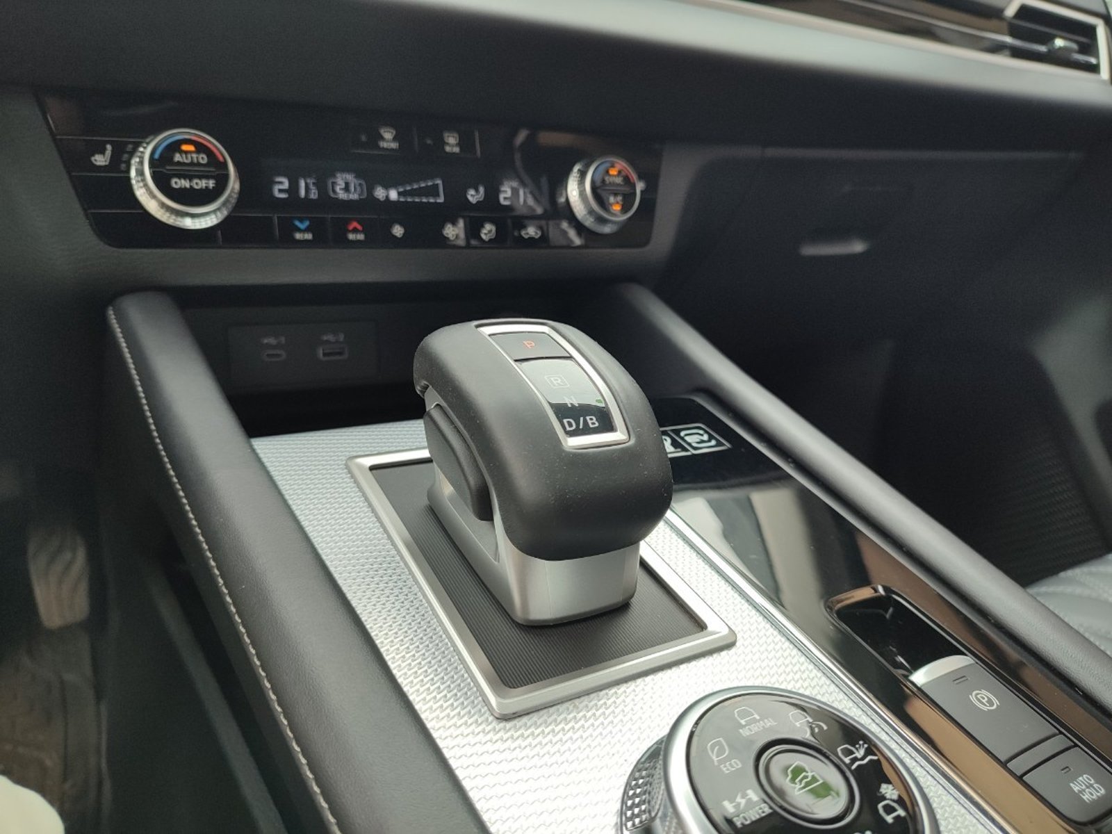 Mitsubishi OUTLANDER GLS LIMITED 2.4 PHEV 4X4 2026 - Imagen 15 de 19