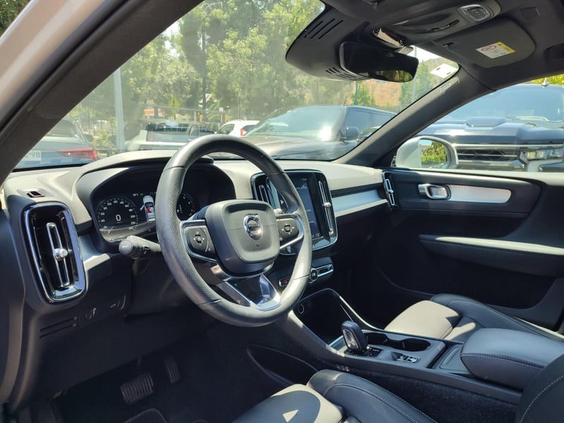 Volvo XC40 T5 MOMENTUM PLUS 4WD 2.0 2019 - Imagen 10 de 17