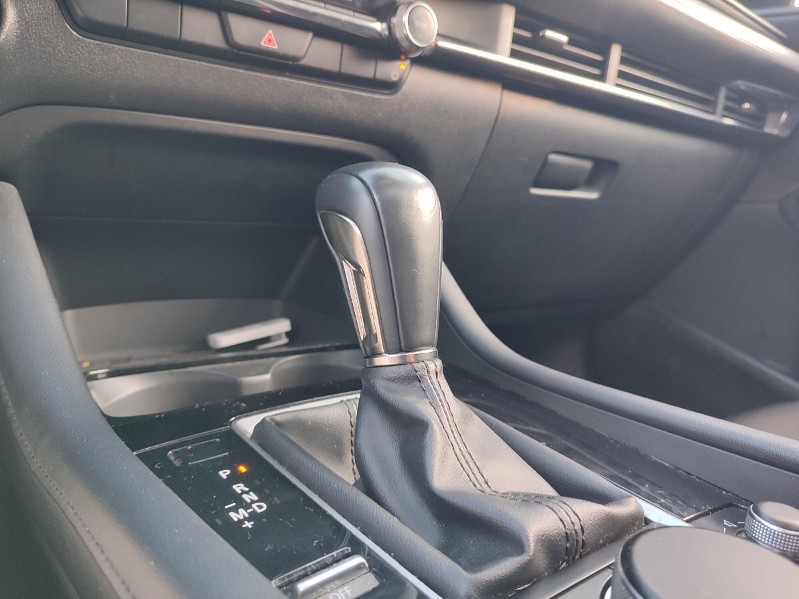 Mazda 3 SPORT HB 2.0 CORE AT 2024 - Imagen 12 de 17