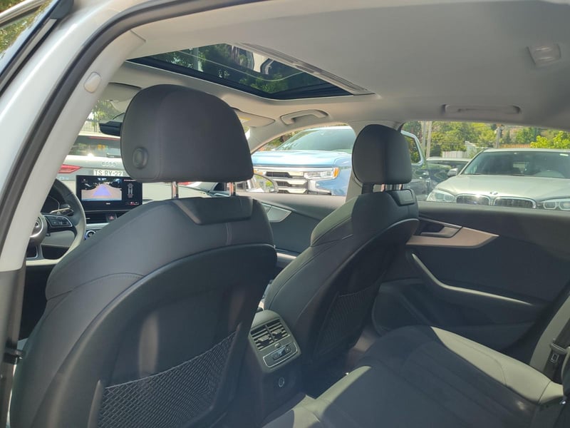 Audi A4 35 TFSI 2.0 DARK EDITION 2024 - Imagen 15 de 16