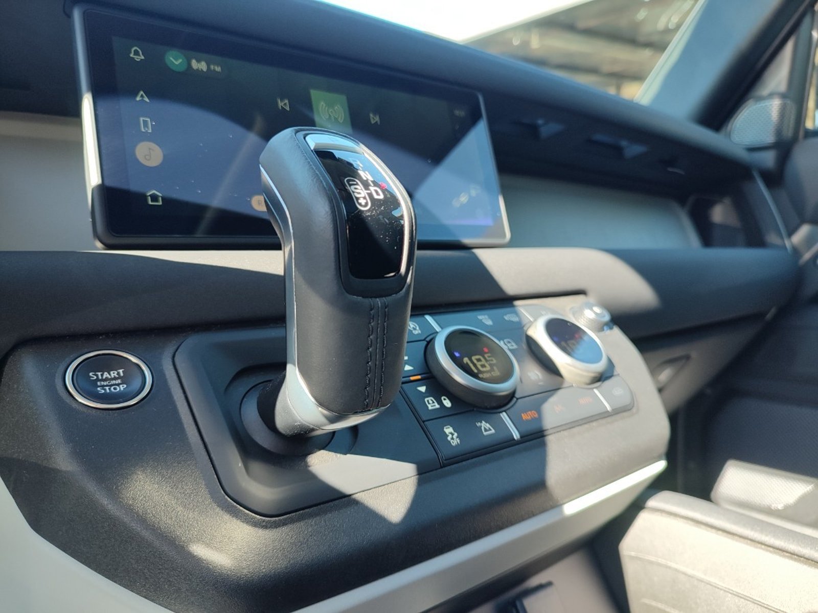 Land Rover DEFENDER X-DYNAMIC S 3.0 4WD 2023 - Imagen 15 de 19
