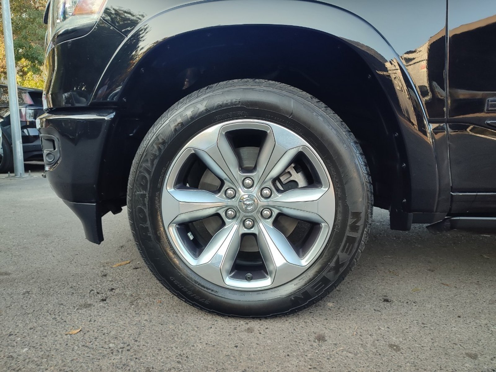 RAM 1500 LIMITED 5.7 CREW CAB 4X4 2022 - Foto 4 de 15