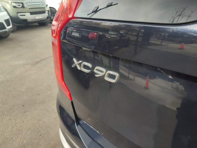 Volvo XC90 D5 INSCRIPTION 2.0 4WD 2019 - Imagen 9 de 18