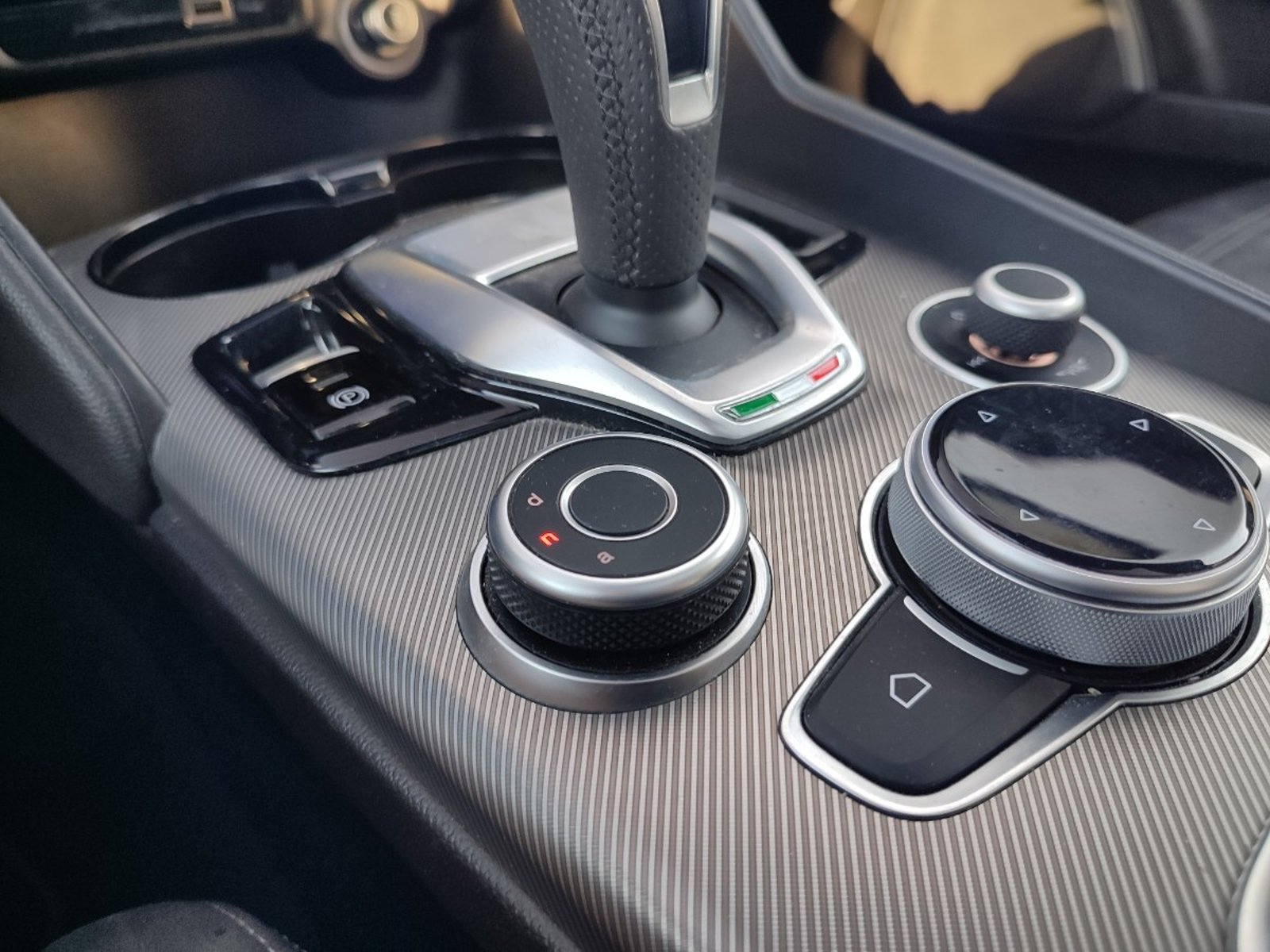 ALFA ROMEO GIULIA VELOCE 2.0 TURBO 280 HP 2024 - Imagen 12 de 19