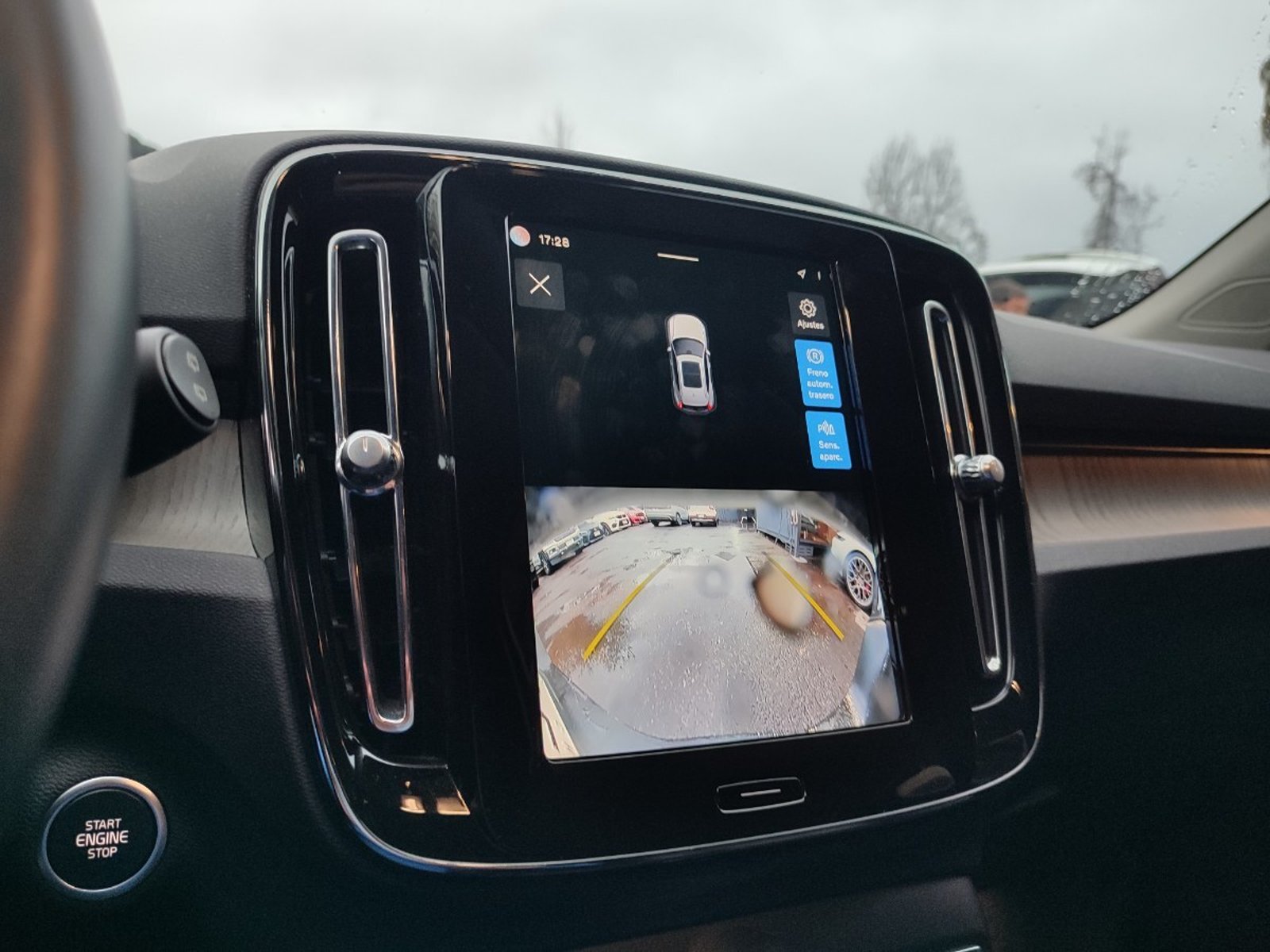 Volvo XC40 B4 PLUS 2.0 MHEV 2024 - Imagen 16 de 17