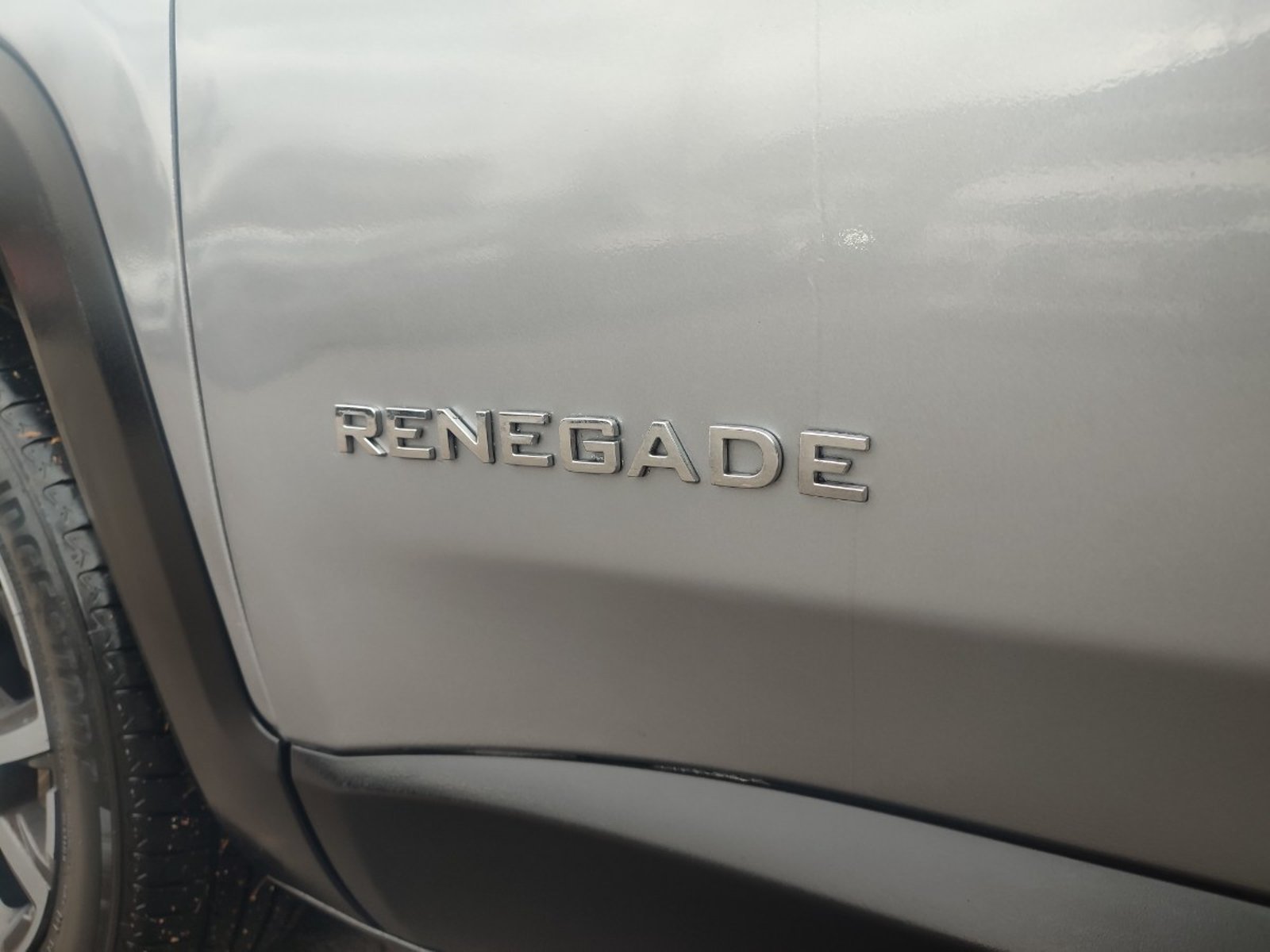 Jeep RENEGADE LONGITUDE 1.3T AT 2024 - Foto 5 de 17
