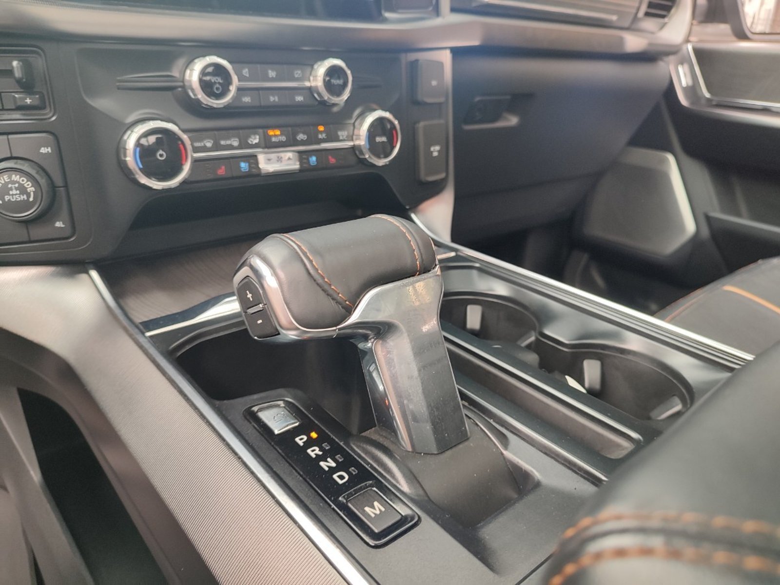 Ford F-150 PLATINUM HEV HYBRID 3.5 4WD 2024 - Imagen 14 de 18