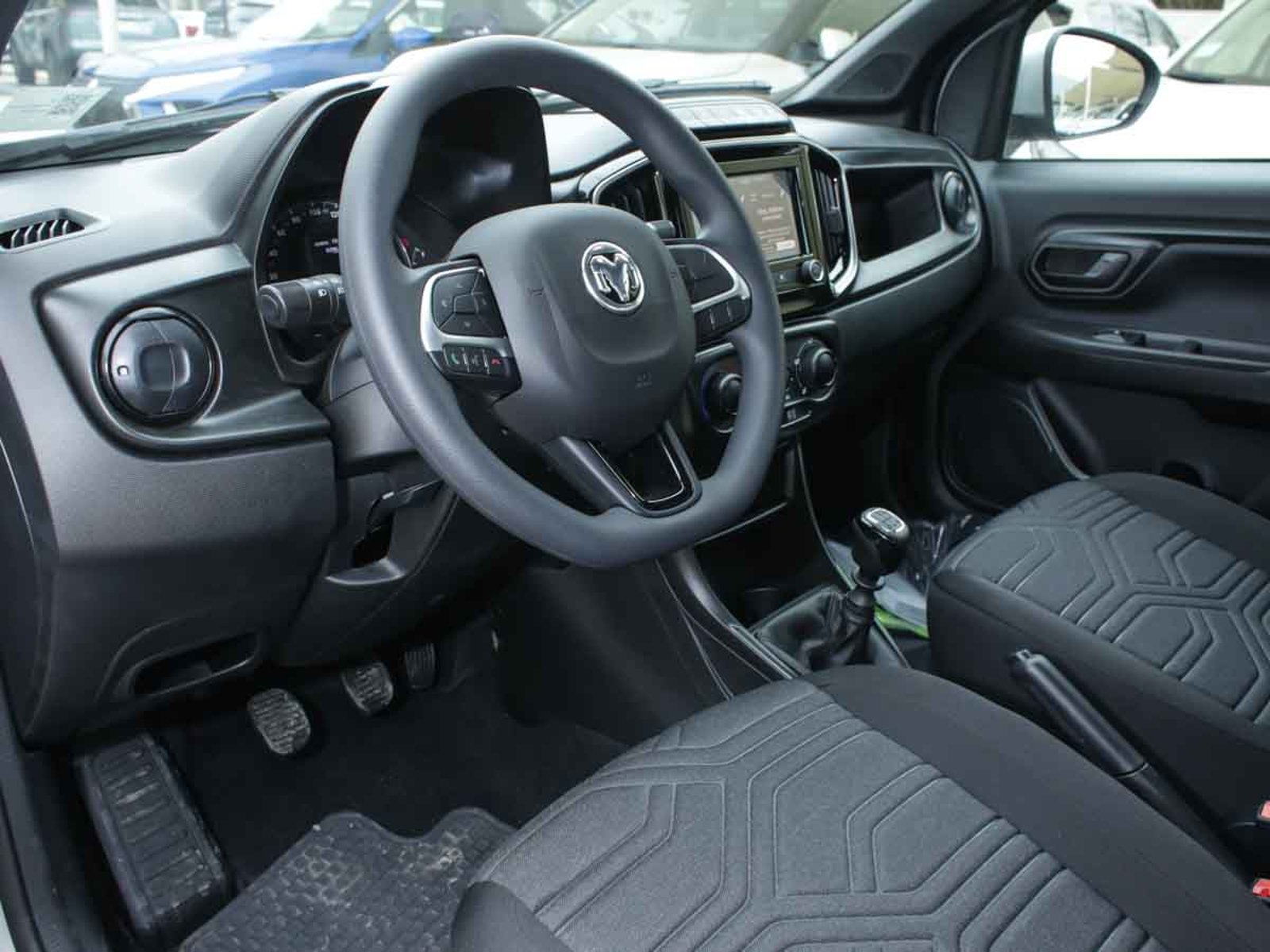 RAM 700 BIGHORN CREW CAB 1.3 MT 2026 - Imagen 6 de 8