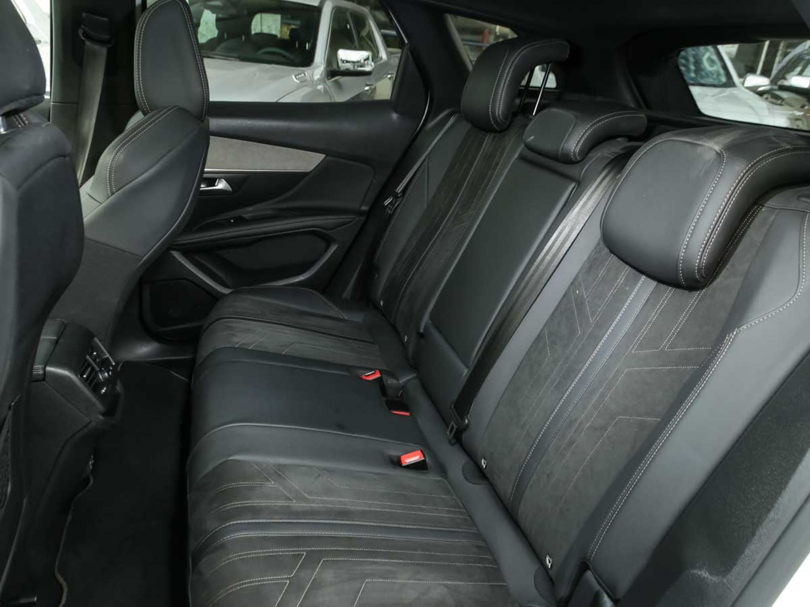 Peugeot 3008 GT Black Pack BlueHDi 130 EAT8 2024 - Imagen 8 de 8