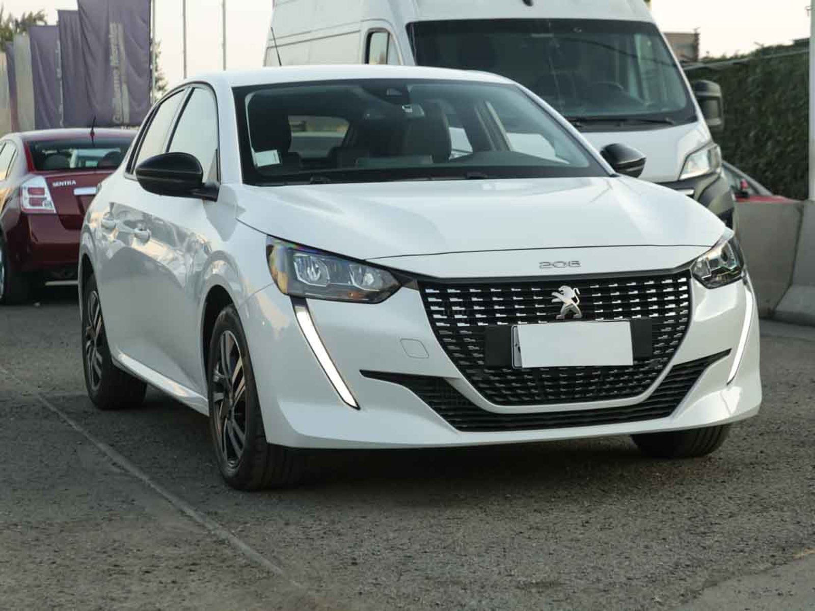 Peugeot 208 PURETECH 130 EAT8 1.2 AUT 2023 - Foto 2 de 8