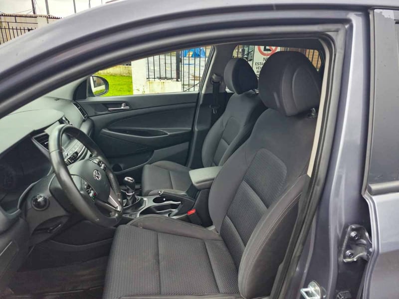 Hyundai TUCSON TL 2.0  CRDI E6 MT VALUE FL 2018 - Imagen 6 de 8