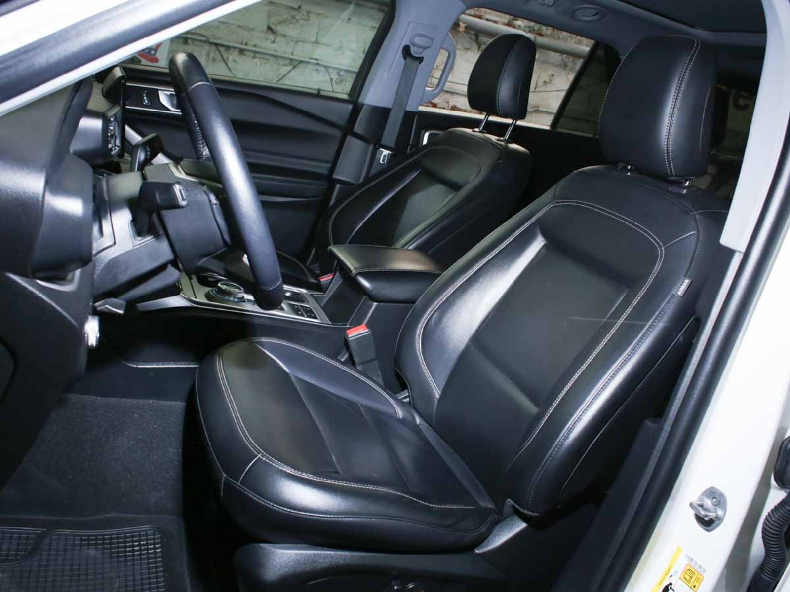 Ford EXPLORER ECOBOOST 2.3 4X2 AT 2023 - Imagen 6 de 8