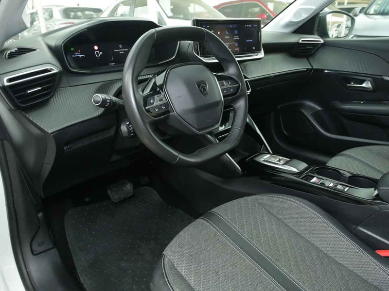 Peugeot 208 MCA ALLURE PURETECH 130 EAT8 2024 - Imagen 6 de 8