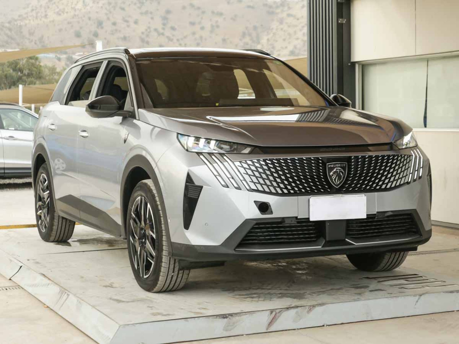 PEUGEOT NEW 5008 GT HYBRID 136HP AT 2026 - Foto 3 de 15