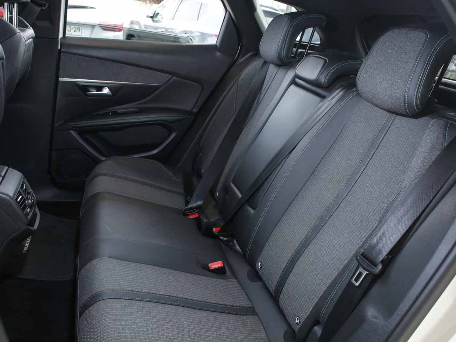 Peugeot 3008 ALLURE PACK BLUEHDI 130 EAT8 2024 - Imagen 8 de 8