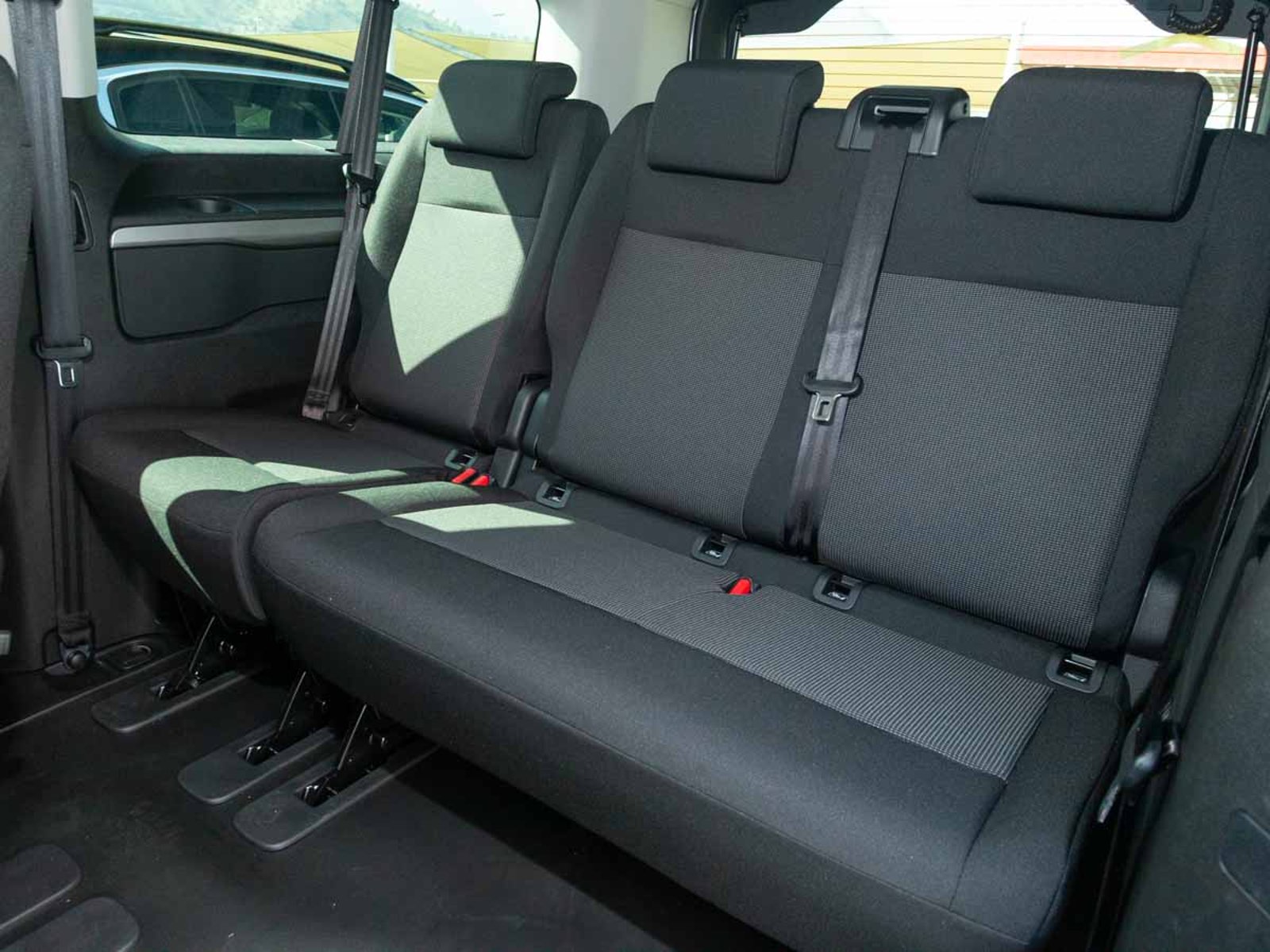 Peugeot NEW TRAVELLER MCA L3 9P DIESEL 180HP AT 2026 - Imagen 9 de 9
