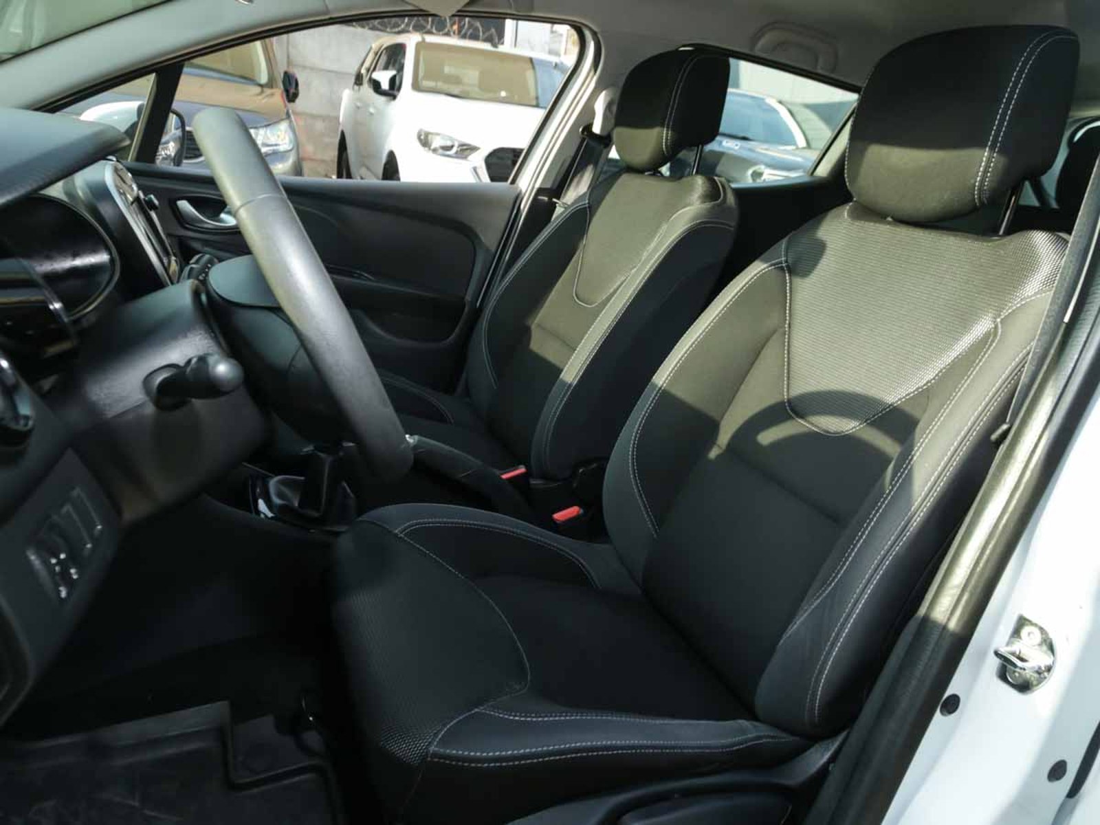 RENAULT CLIO IV HB EXPRESSION 1.2 2018 - Imagen 9 de 12