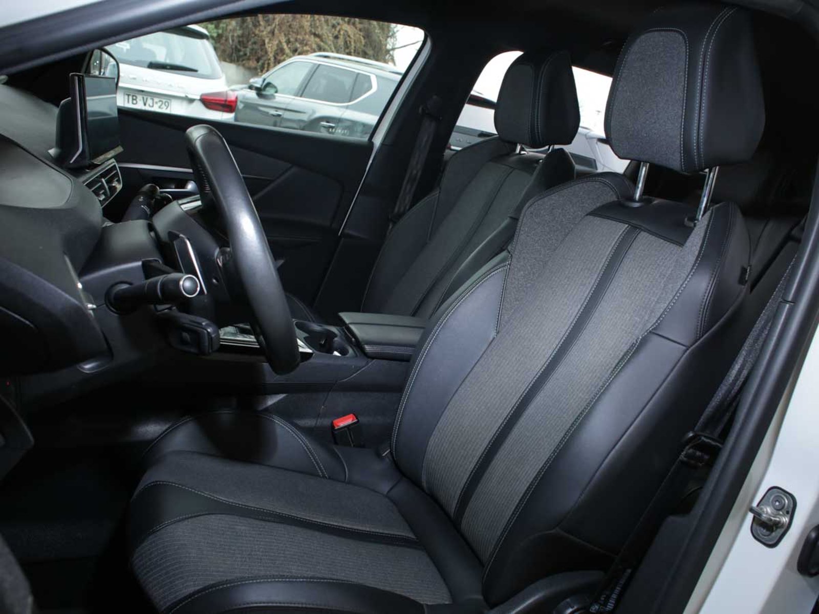 Peugeot 3008 ALLURE PACK BLUEHDI 130 EAT8 2024 - Imagen 7 de 8